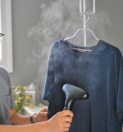 Jiffy Steamer česko napařování oděvů lepší než čistírna oděvů nez žehlicího prkna